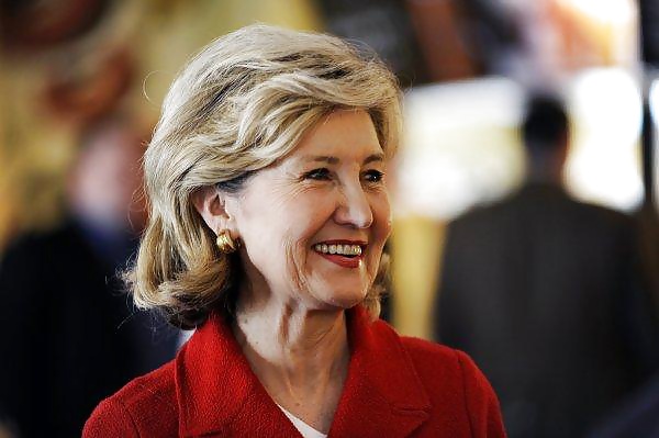 Amor masturbándose con la conservadora kay bailey hutchison
 #25835547