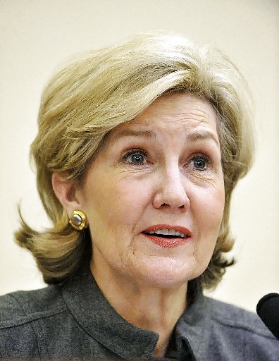 Amor masturbándose con la conservadora kay bailey hutchison
 #25835571