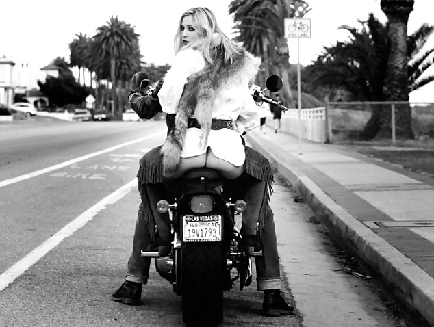 Ragazze senza sedere con le motociclette
 #28160730