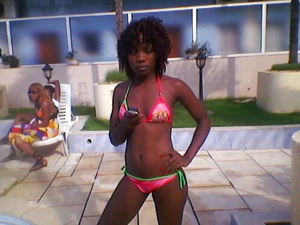 Une Fille Cameroonian Appelé Christelle N. #27351481