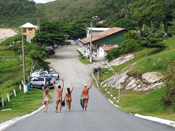 Mais brasileiras naturistas #24261604