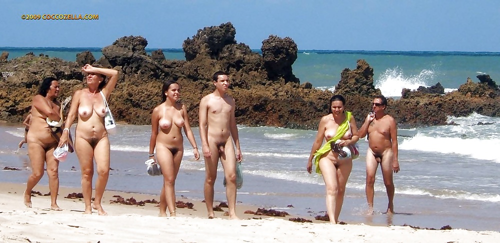 Mais brasileiras naturistas #24261722