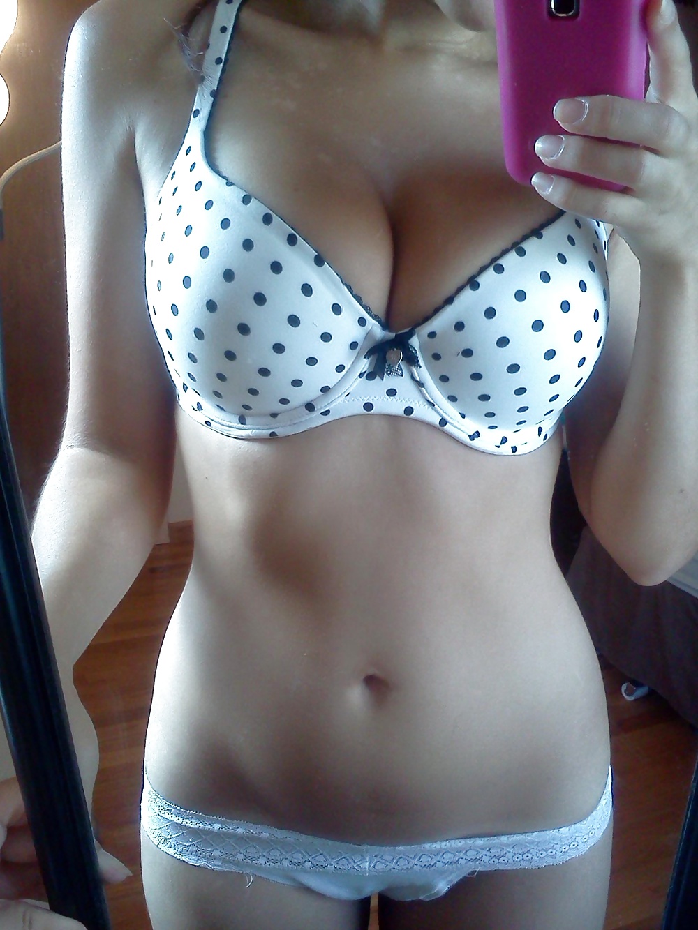 Sexy brunnete 51 sellshots
 #32075224