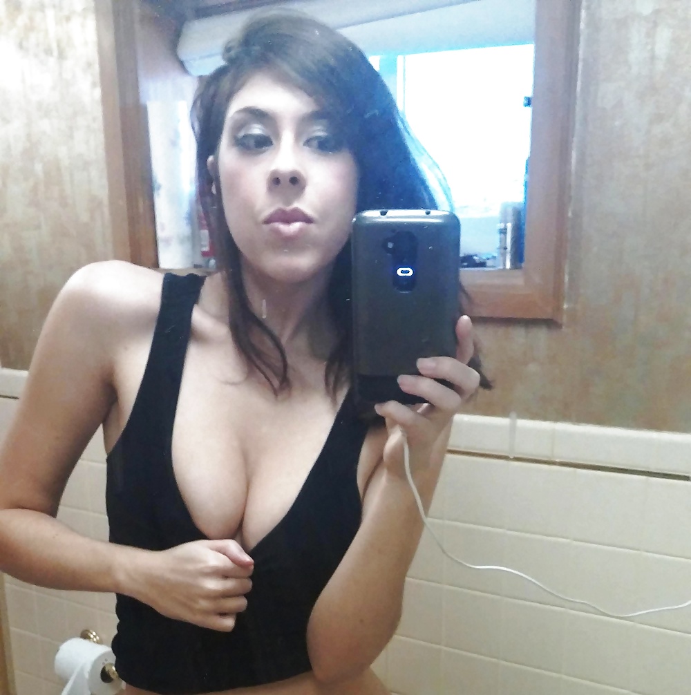 Sexy brunnete 51 sellshots
 #32075251