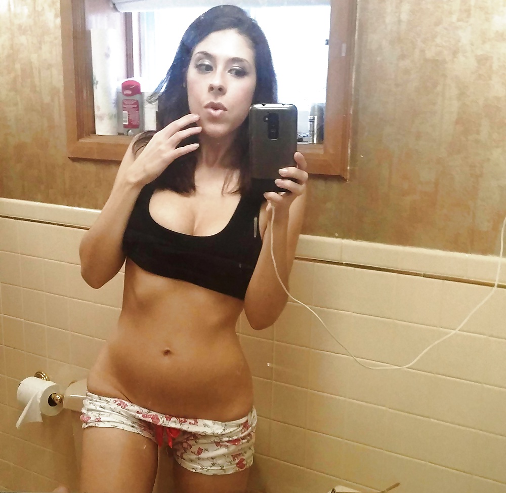 Sexy brunnete 51 sellshots
 #32075252