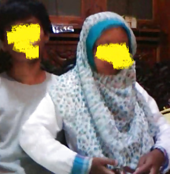 Indonesia-cewek jilbab beraksi 
 #24805206