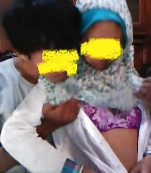 Indonesia-cewek jilbab beraksi  #24805213