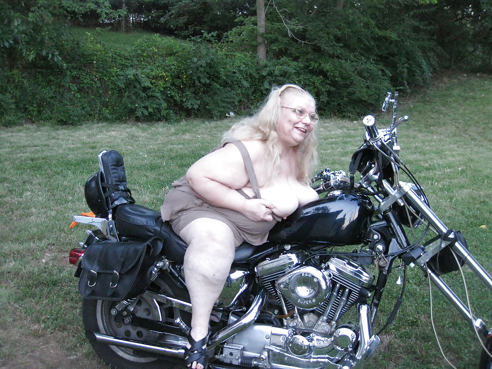 A good frend let me do pics on his bike in my new back yard  #32804216