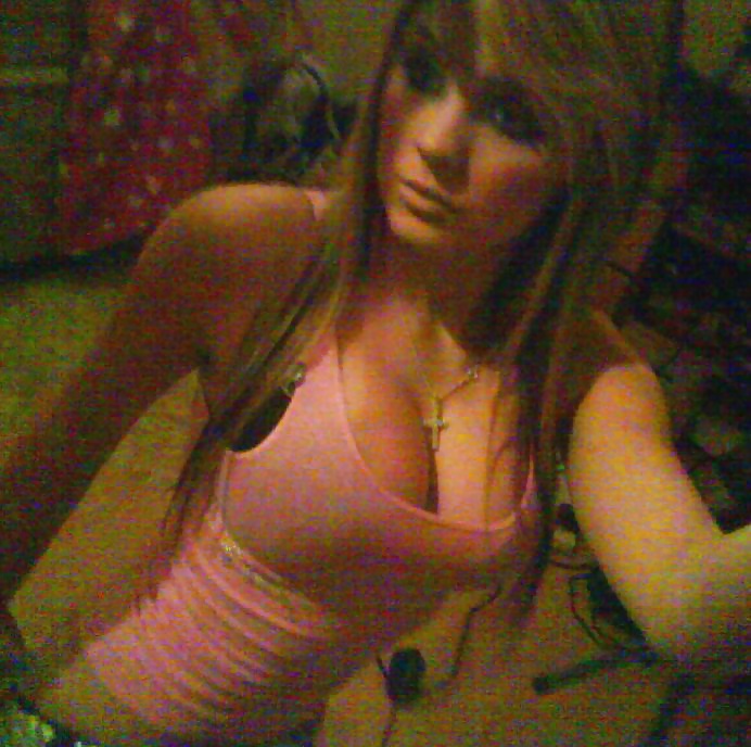 Corrida en mi boca, corrida en mi cara, corrida en mi lengua
 #32976373