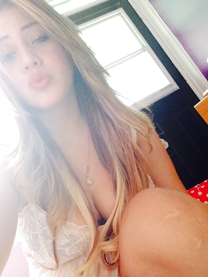 Corrida en mi boca, corrida en mi cara, corrida en mi lengua
 #32976419