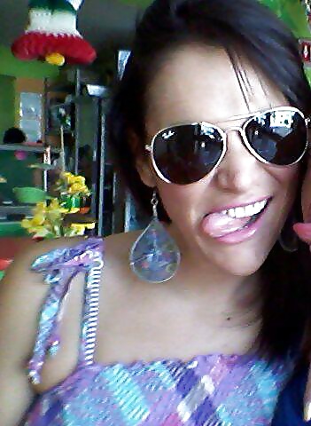 Corrida en mi boca, corrida en mi cara, corrida en mi lengua
 #32976463