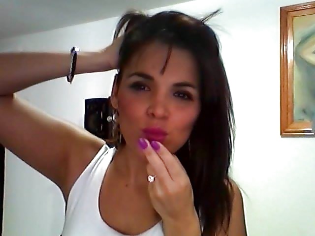 Corrida en mi boca, corrida en mi cara, corrida en mi lengua
 #32976473