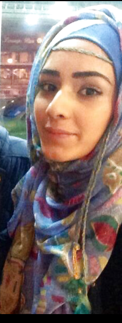 Hijab Cochonne #25997011
