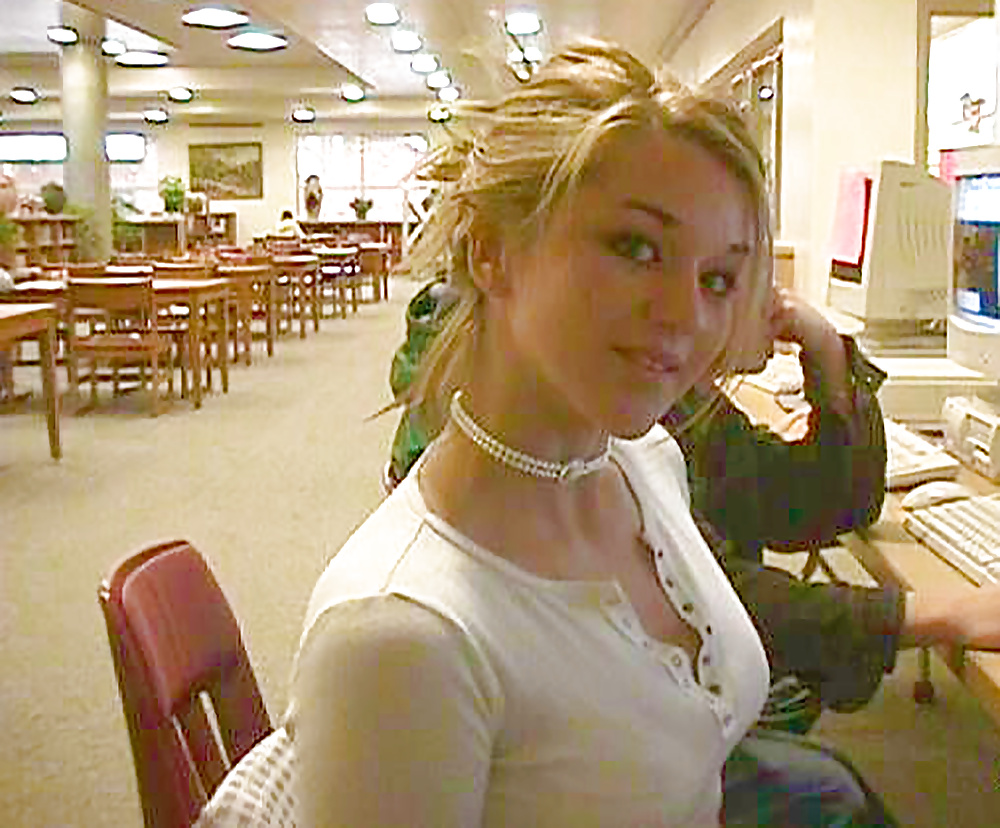 金髪の友達
 #31654535