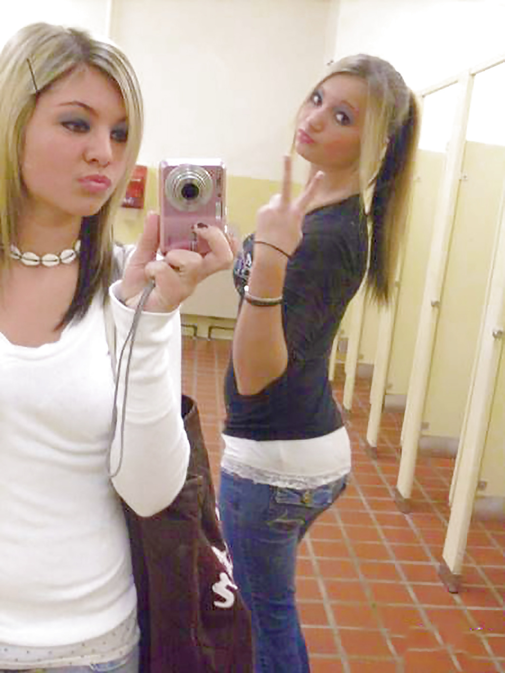 金髪の友達
 #31654547