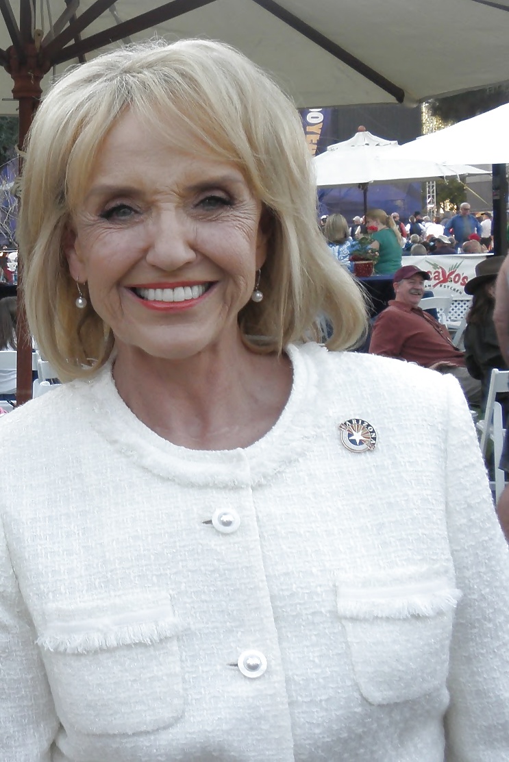 Amor masturbándose con la conservadora jan brewer
 #31983573