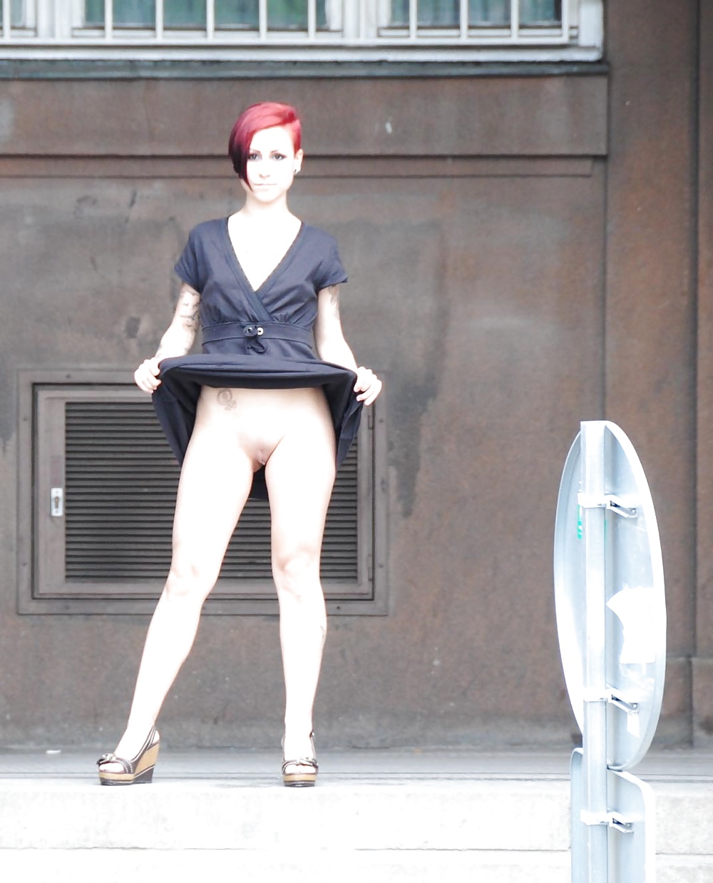 Lulu Public Nude in Prag #40655627
