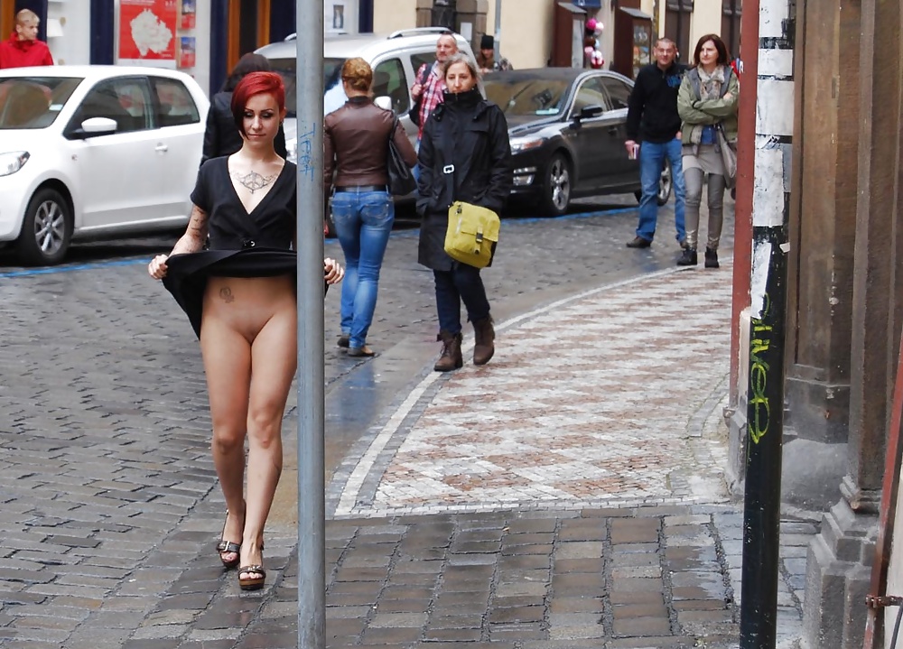 Lulu Public Nude in Prag #40656238