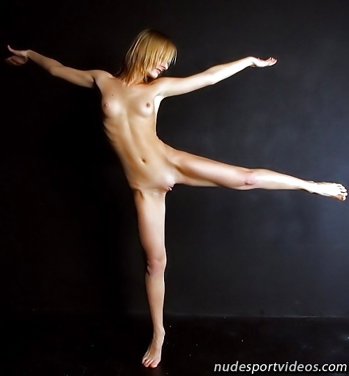 Il balletto è l'amore della mia vita. nuda naturalmente!
 #31790698
