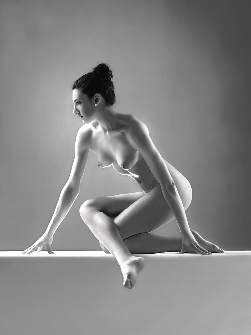 Il balletto è l'amore della mia vita. nuda naturalmente!
 #31790707