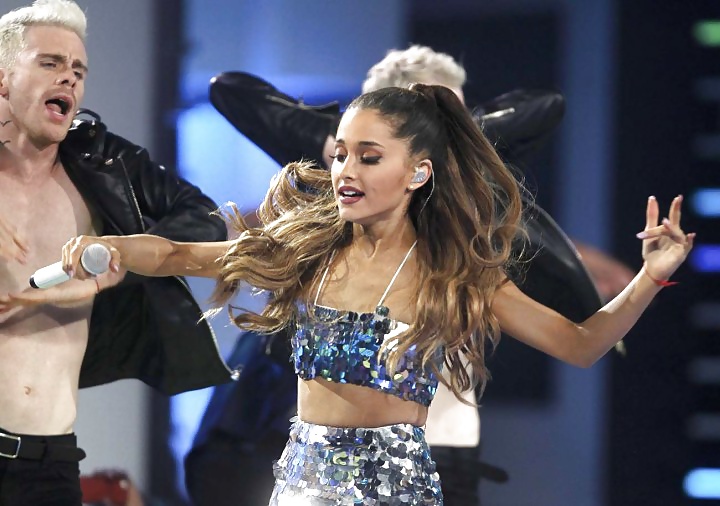 Ariana grande al muchmusic video award
 #27674174