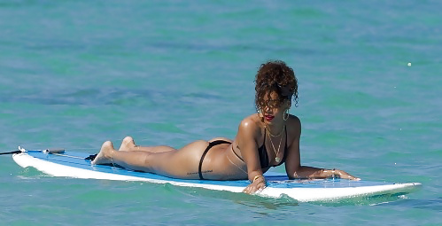 Rihanna festival perizoma, lei è pronta per scopare 2014
 #26925851