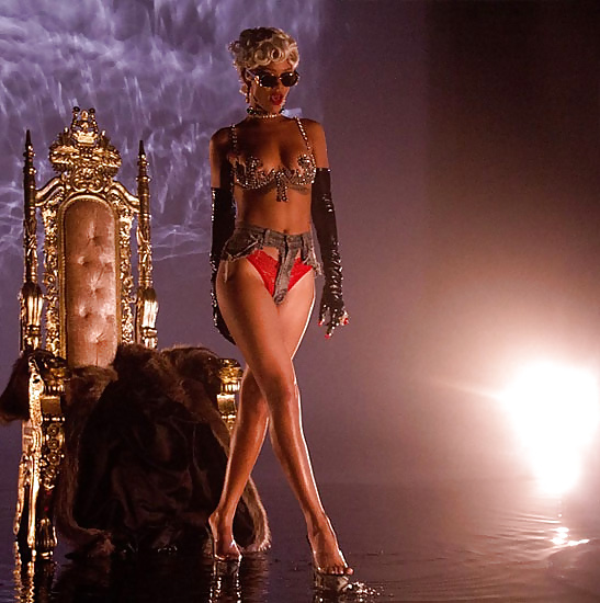 Rihanna festival perizoma, lei è pronta per scopare 2014
 #26925970