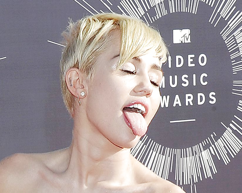 Miley Cyrus - Enge Teen Schlampe Für Einen Harten Fick !!! #32857886