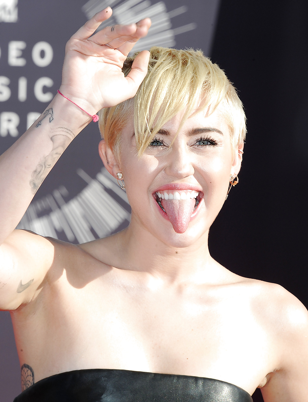 Miley Cyrus - Enge Teen Schlampe Für Einen Harten Fick !!! #32857928