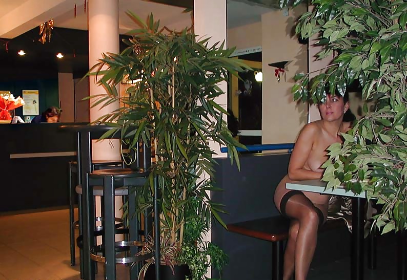 ホテルのB&Bでフラッシュするフランス人ナディーン 2002年
 #24420979