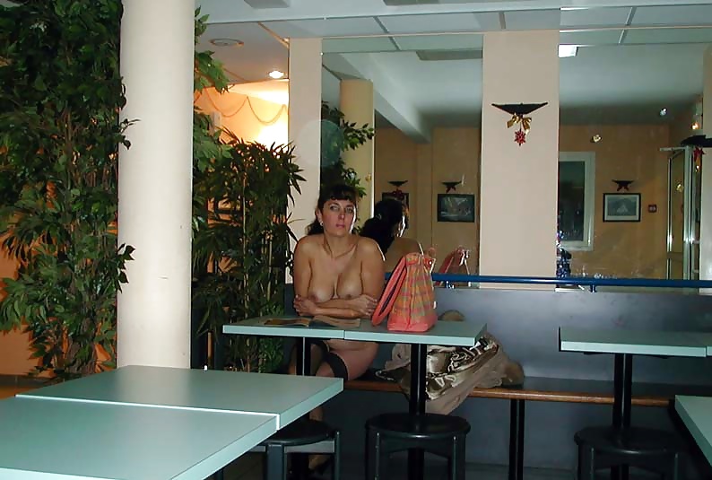 ホテルのB&Bでフラッシュするフランス人ナディーン 2002年
 #24420999