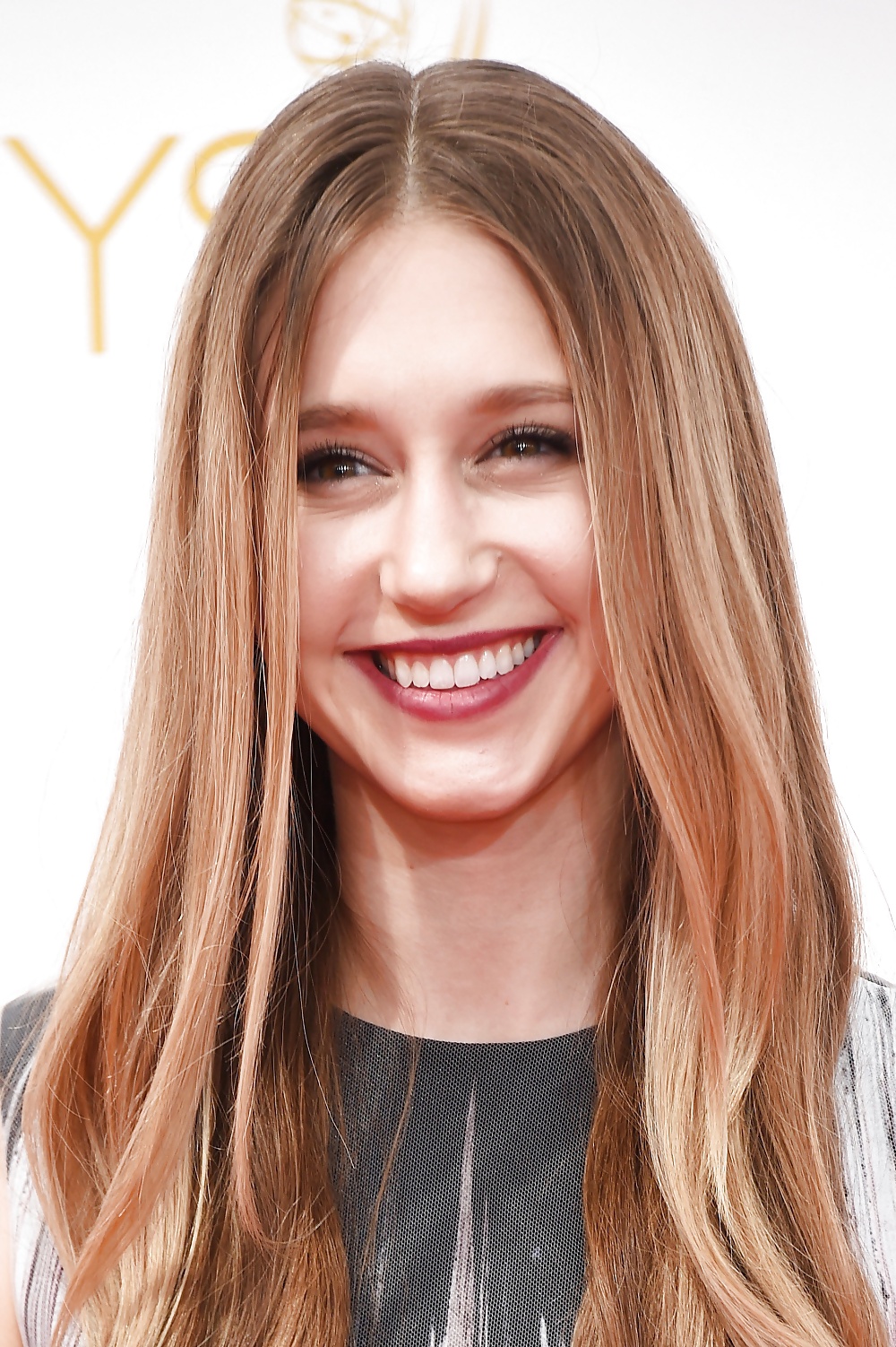 Taissa farmiga en los premios emmy 2014
 #28634133