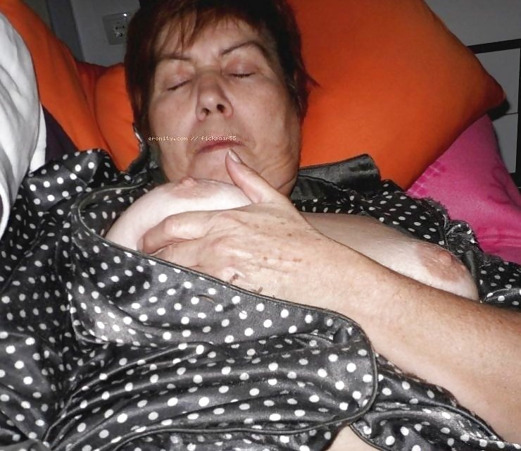 ¡Abuelita galán!
 #25501400