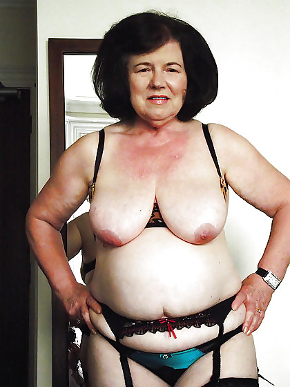 ¡Abuelita galán!
 #25501409