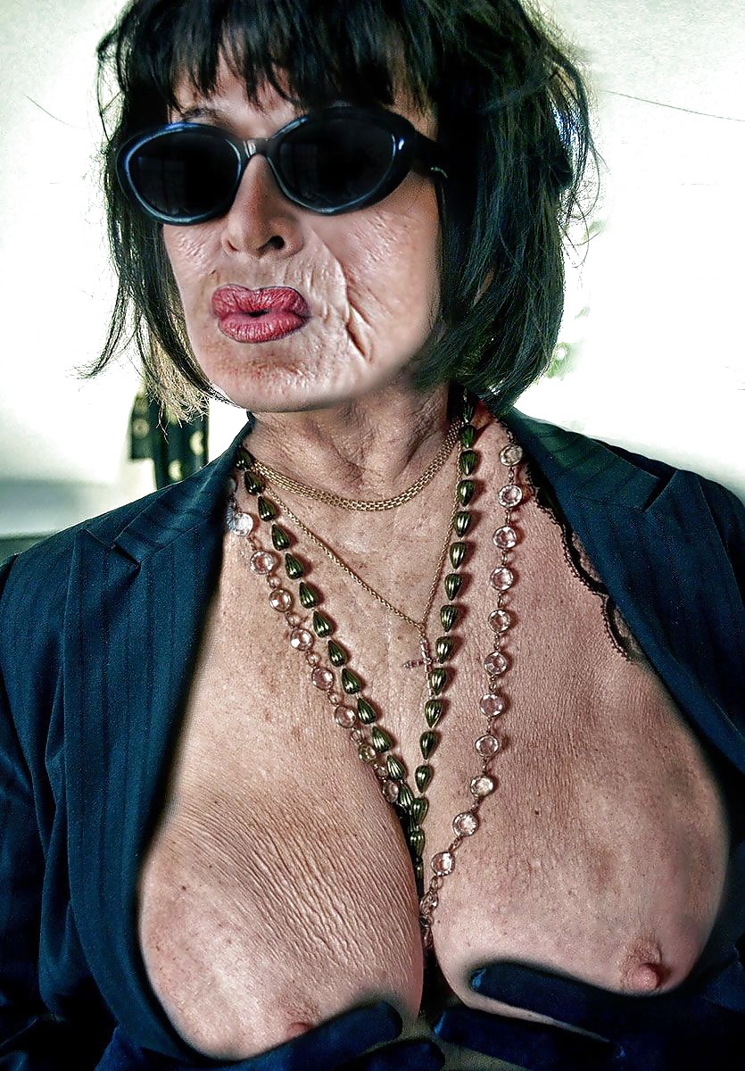 ¡Abuelita galán!
 #25501491