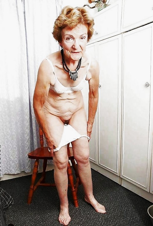 ¡Abuelita galán!
 #25501533