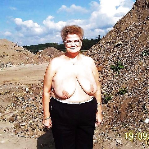 ¡Abuelita galán!
 #25501579