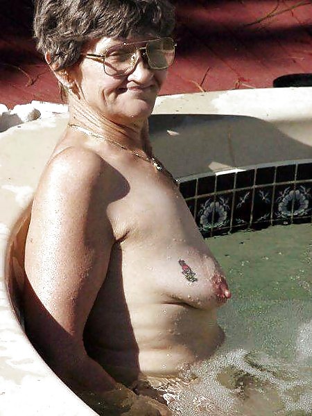 ¡Abuelita galán!
 #25501776