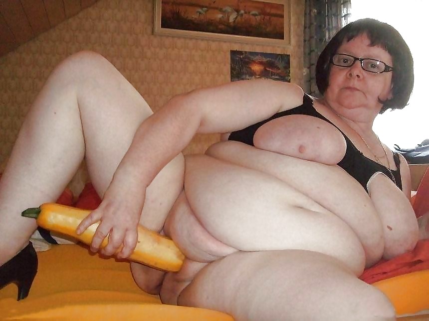 ¡Abuelita galán!
 #25502156