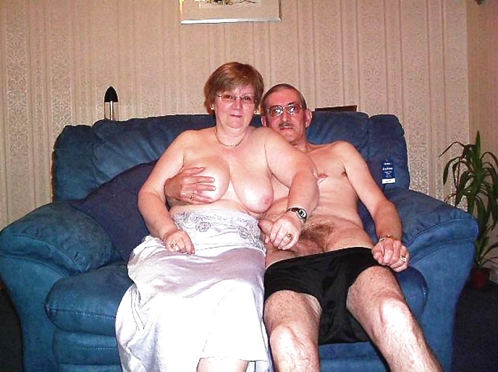 ¡Abuelita galán!
 #25502186