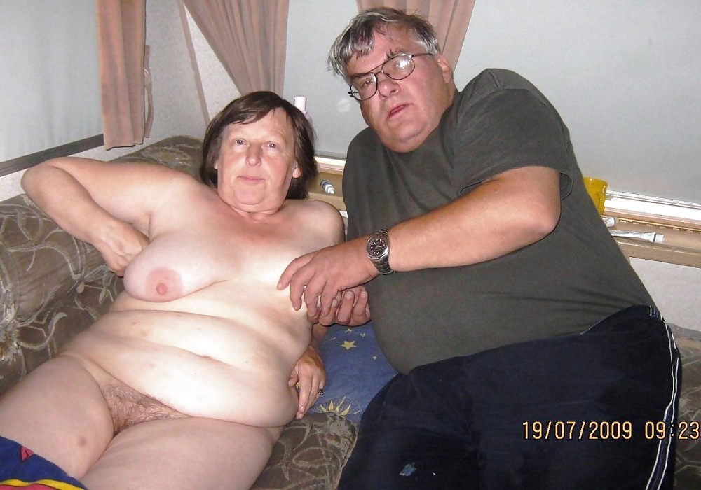 ¡Abuelita galán!
 #25502196