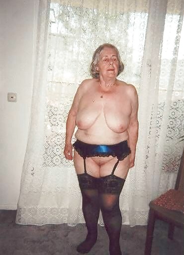 ¡Abuelita galán!
 #25502382