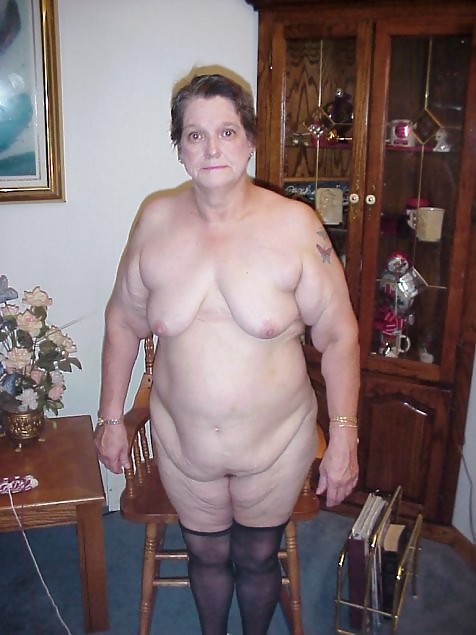 ¡Abuelita galán!
 #25502889