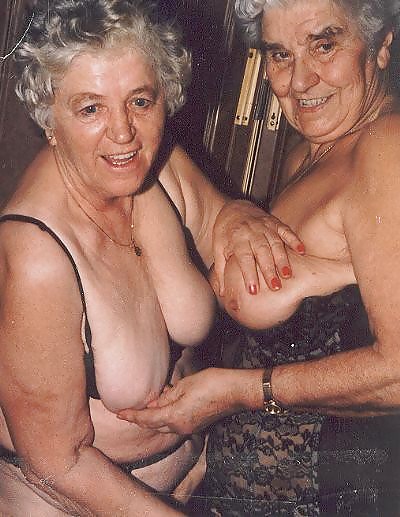 ¡Abuelita galán!
 #25502911