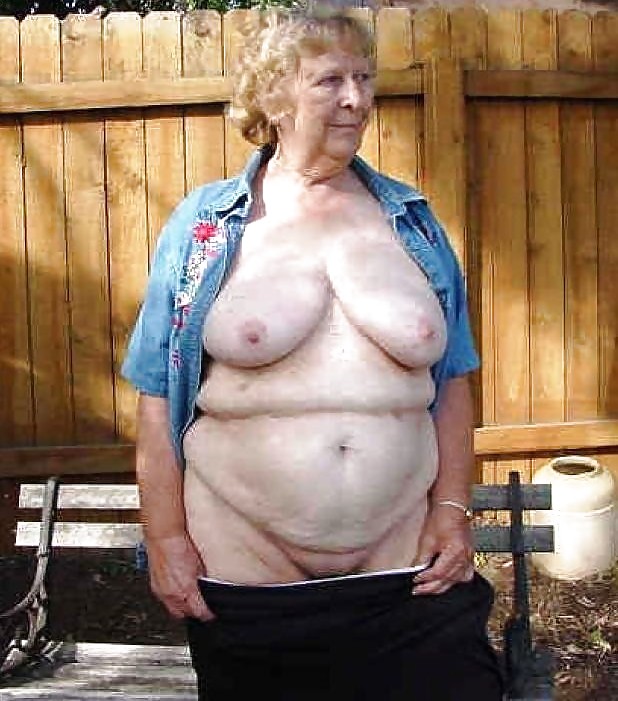 ¡Abuelita galán!
 #25503177