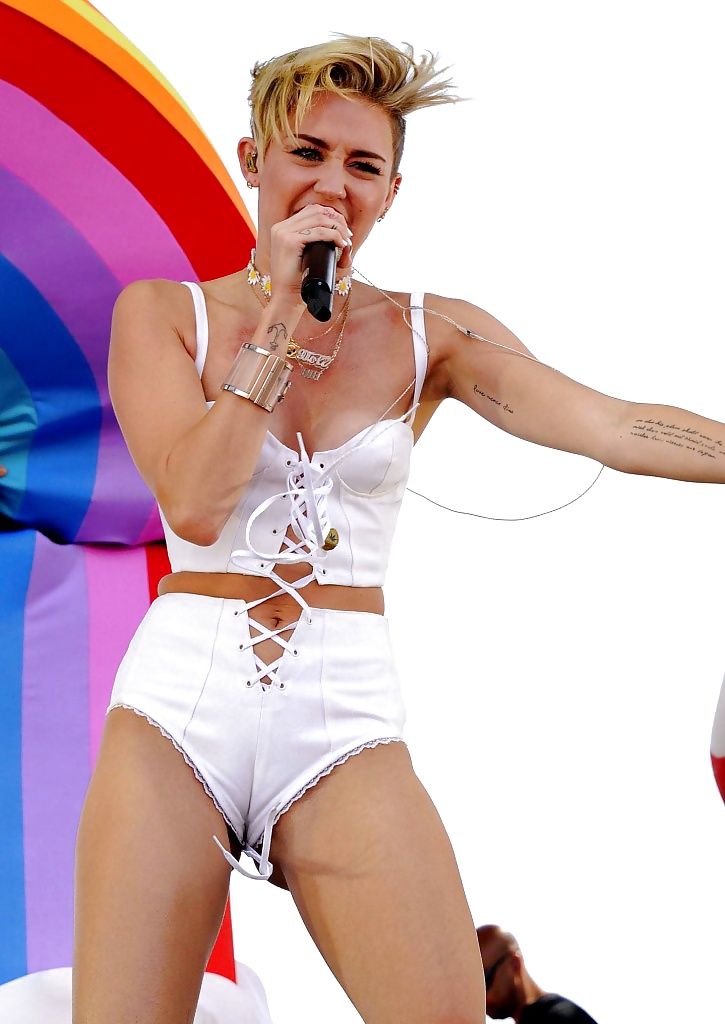 Miley cyrus
 #25494613