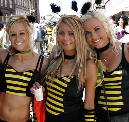 デンマークの十代の女性たち-205-206-カーニバルで触られた乳房のヌード 
 #29609316