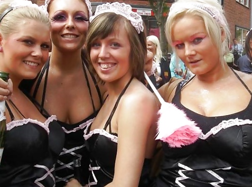 デンマークの十代の女性たち-205-206-カーニバルで触られた乳房のヌード 
 #29609364