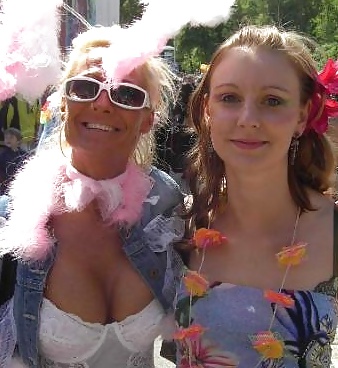 デンマークの十代の女性たち-205-206-カーニバルで触られた乳房のヌード 
 #29609609