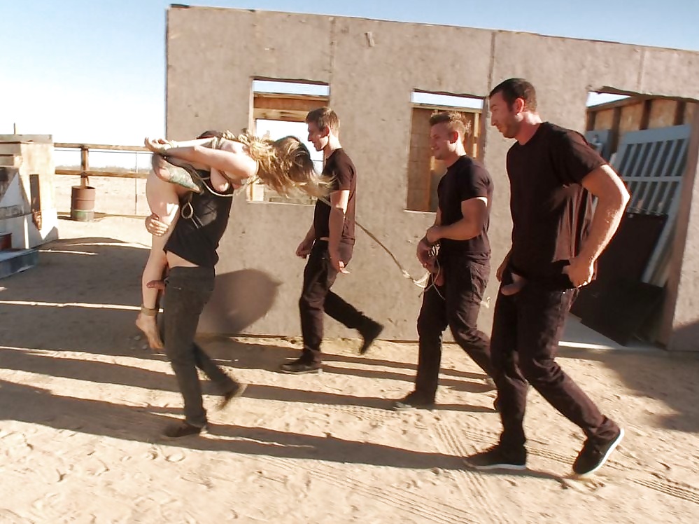 A fine day in the desert #33668890